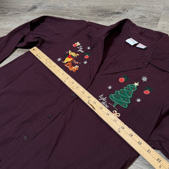 Winnie the Pooh Christmas embroidered button-down burgundy large - Picture 7 of 7